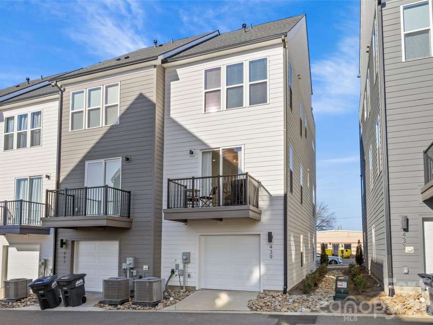 439 Blairhill Road, Charlotte, NC 28217.  MLS# CAR4337502, YatesRealty ID 3924. 
