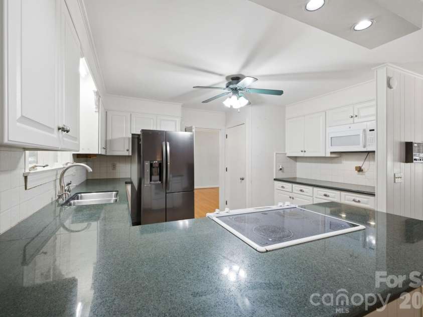 710 37th Avenue, Hickory, NC 28601.  MLS# CAR4399079, YatesRealty ID 39244. 