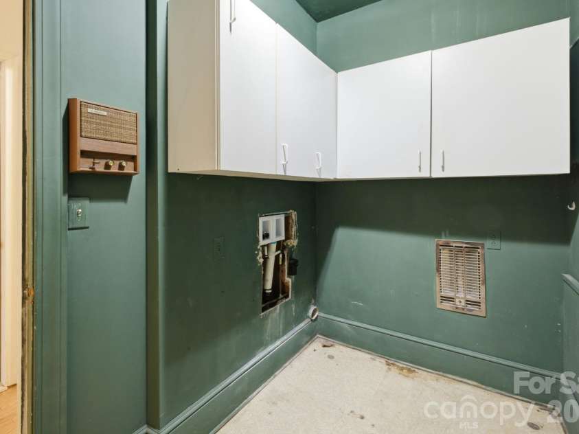 710 37th Avenue, Hickory, NC 28601.  MLS# CAR4399079, YatesRealty ID 39244. 