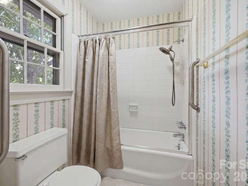 710 37th Avenue, Hickory, NC 28601.  MLS# CAR4399079, YatesRealty ID 39244. 