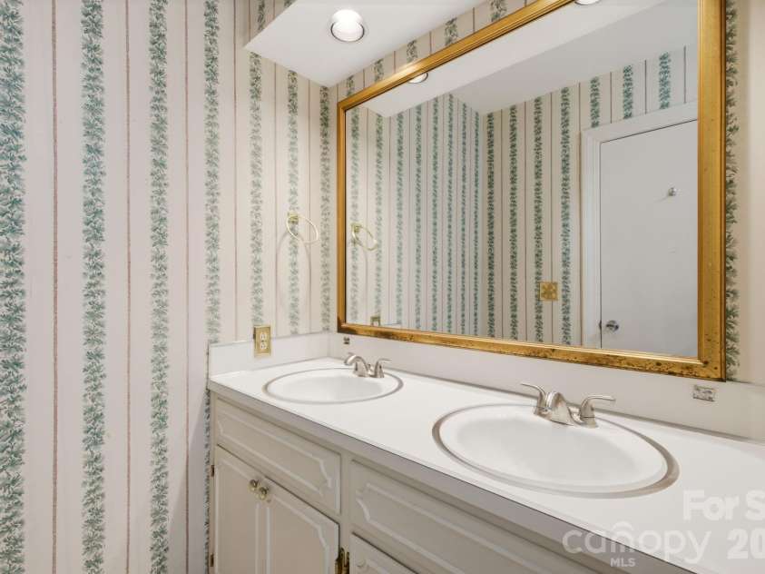 710 37th Avenue, Hickory, NC 28601.  MLS# CAR4399079, YatesRealty ID 39244. 