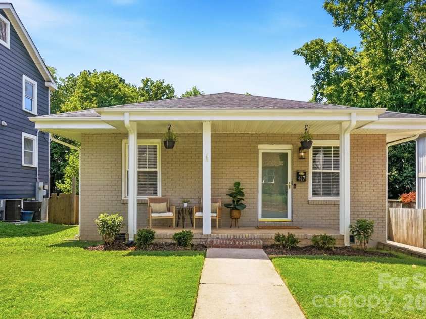 417 Woodvale Place, Charlotte, NC 28208.  MLS# CAR4402994, YatesRealty ID 39245. 