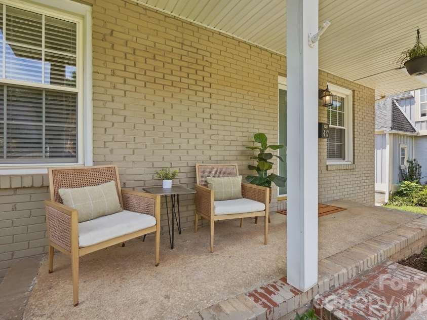 417 Woodvale Place, Charlotte, NC 28208.  MLS# CAR4402994, YatesRealty ID 39245. 