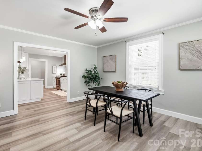 417 Woodvale Place, Charlotte, NC 28208.  MLS# CAR4402994, YatesRealty ID 39245. 