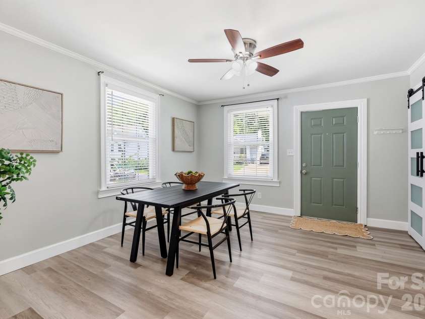 417 Woodvale Place, Charlotte, NC 28208.  MLS# CAR4402994, YatesRealty ID 39245. 