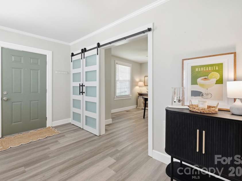 417 Woodvale Place, Charlotte, NC 28208.  MLS# CAR4402994, YatesRealty ID 39245. 