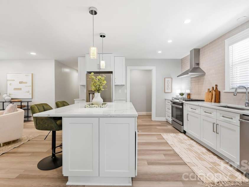 417 Woodvale Place, Charlotte, NC 28208.  MLS# CAR4402994, YatesRealty ID 39245. 