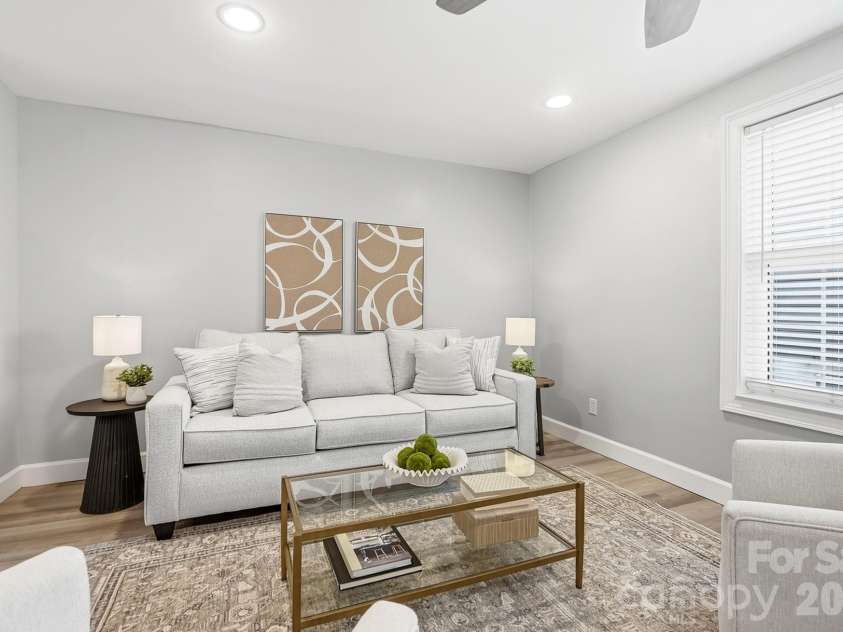 417 Woodvale Place, Charlotte, NC 28208.  MLS# CAR4402994, YatesRealty ID 39245. 