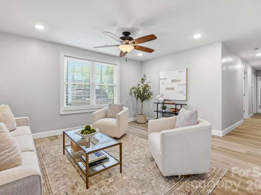 417 Woodvale Place, Charlotte, NC 28208.  MLS# CAR4402994, YatesRealty ID 39245. 