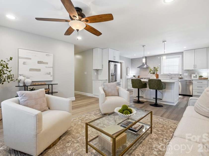 417 Woodvale Place, Charlotte, NC 28208.  MLS# CAR4402994, YatesRealty ID 39245. 