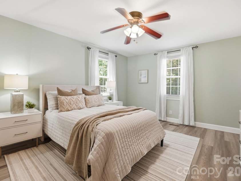 417 Woodvale Place, Charlotte, NC 28208.  MLS# CAR4402994, YatesRealty ID 39245. 