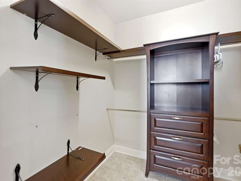 417 Woodvale Place, Charlotte, NC 28208.  MLS# CAR4402994, YatesRealty ID 39245. 