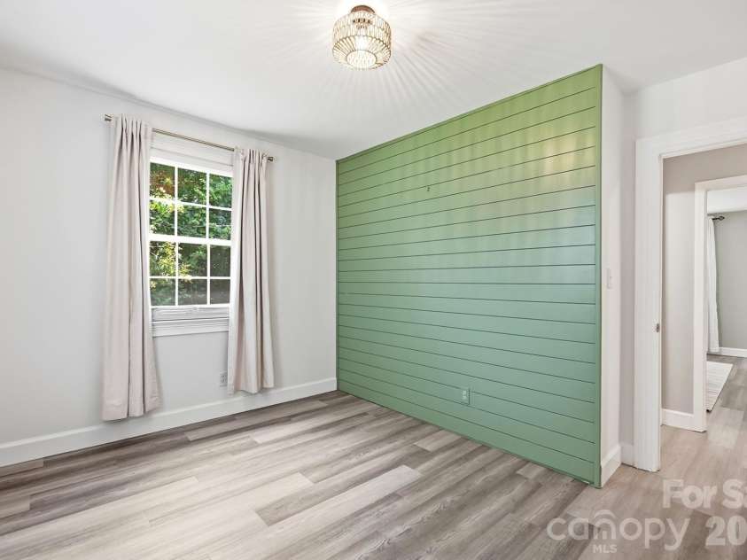 417 Woodvale Place, Charlotte, NC 28208.  MLS# CAR4402994, YatesRealty ID 39245. 