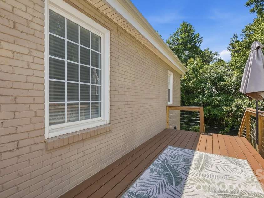 417 Woodvale Place, Charlotte, NC 28208.  MLS# CAR4402994, YatesRealty ID 39245. 
