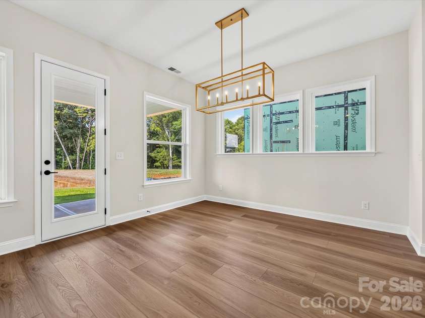 16020 Cloud Nine Court, Matthews, NC 28105.  MLS# CAR4350170, YatesRealty ID 39246. Dining Area