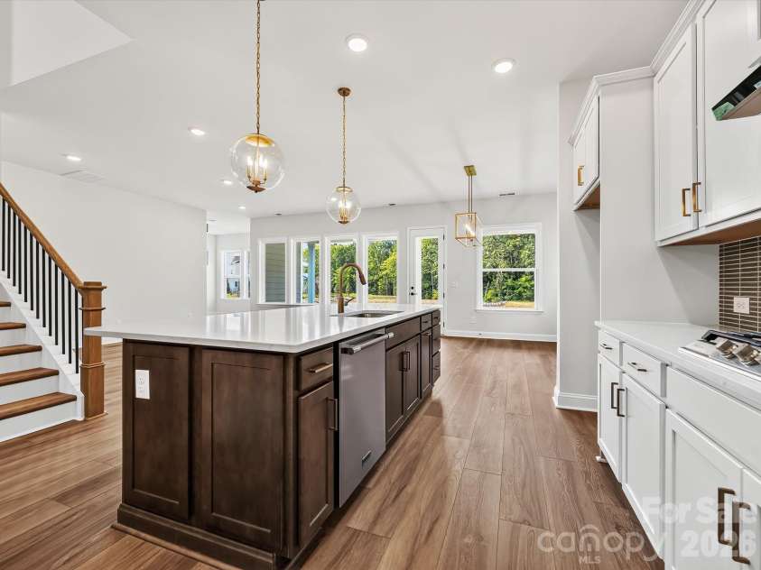 16020 Cloud Nine Court, Matthews, NC 28105.  MLS# CAR4350170, YatesRealty ID 39246. Kitchen