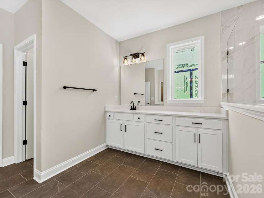 16020 Cloud Nine Court, Matthews, NC 28105.  MLS# CAR4350170, YatesRealty ID 39246. Primary Bath