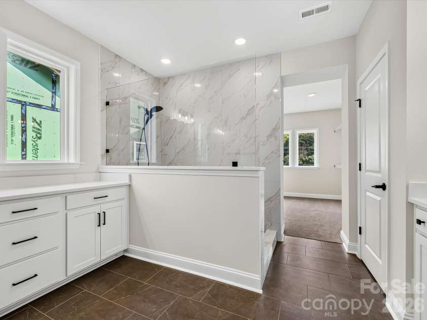 16020 Cloud Nine Court, Matthews, NC 28105.  MLS# CAR4350170, YatesRealty ID 39246. Primary Bath