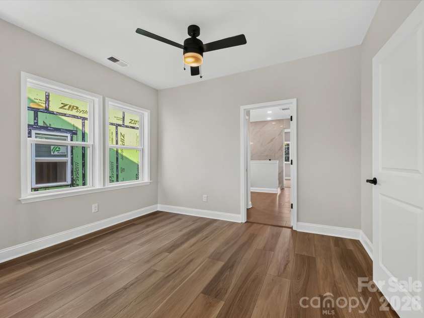 16020 Cloud Nine Court, Matthews, NC 28105.  MLS# CAR4350170, YatesRealty ID 39246. Primary Suite sitting area