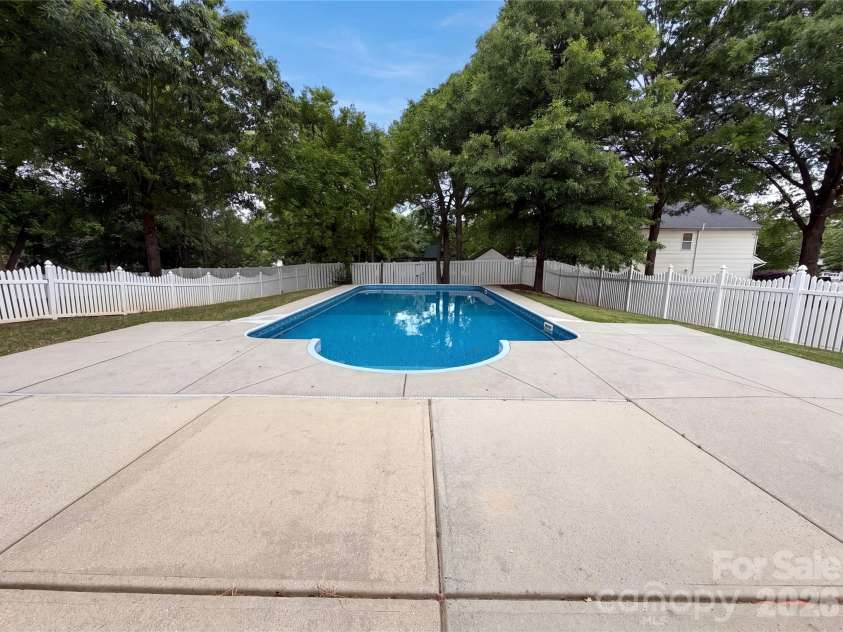 221 Sycamore Creek Road, Fort Mill, SC 29708.  MLS# CAR4379306, YatesRealty ID 39251. 