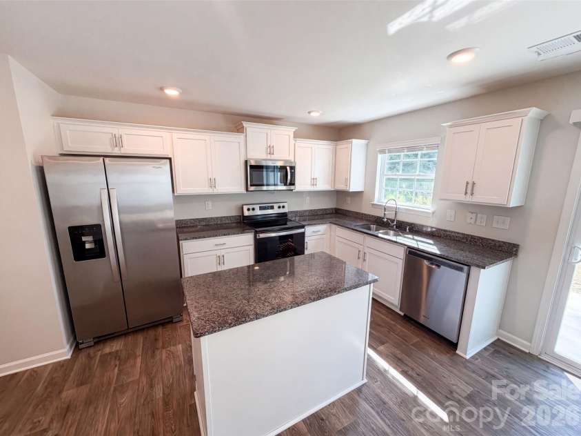2014 Tarzi Lane, Charlotte, NC 28215.  MLS# CAR4402751, YatesRealty ID 39252. 