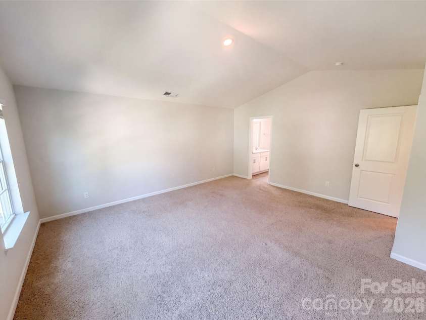 2014 Tarzi Lane, Charlotte, NC 28215.  MLS# CAR4402751, YatesRealty ID 39252. 