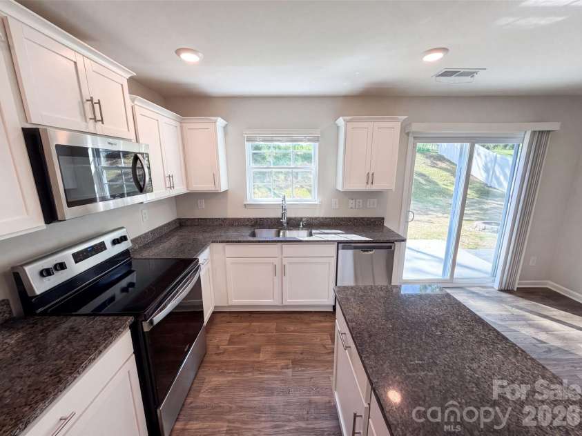 2014 Tarzi Lane, Charlotte, NC 28215.  MLS# CAR4402751, YatesRealty ID 39252. 