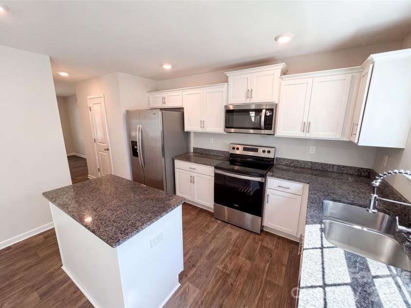 2014 Tarzi Lane, Charlotte, NC 28215.  MLS# CAR4402751, YatesRealty ID 39252. 