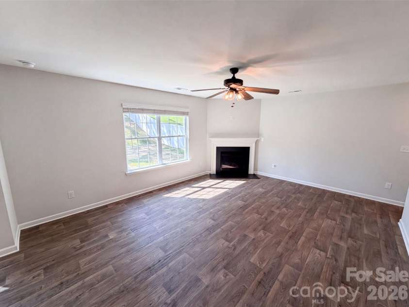 2014 Tarzi Lane, Charlotte, NC 28215.  MLS# CAR4402751, YatesRealty ID 39252. 