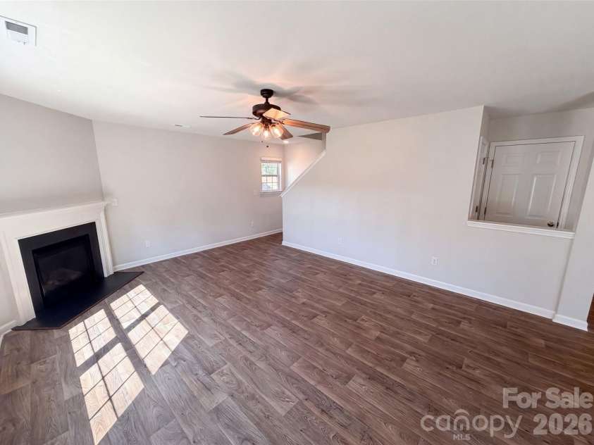 2014 Tarzi Lane, Charlotte, NC 28215.  MLS# CAR4402751, YatesRealty ID 39252. 