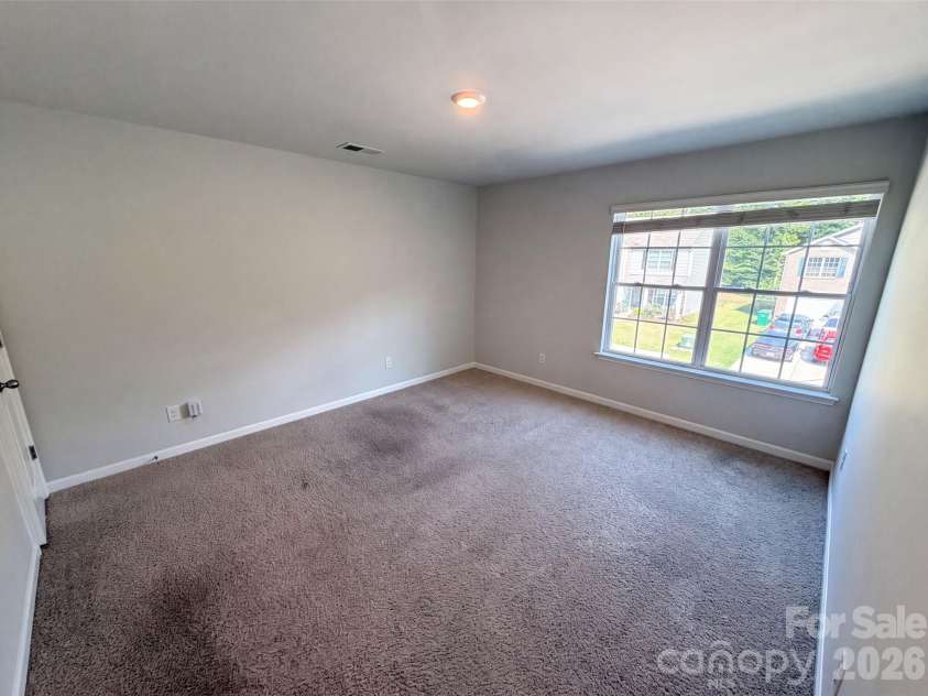 2014 Tarzi Lane, Charlotte, NC 28215.  MLS# CAR4402751, YatesRealty ID 39252. 