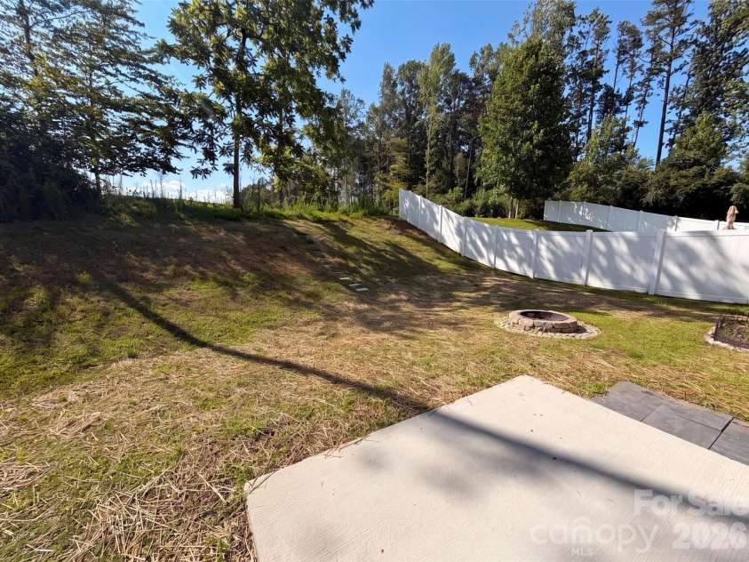 2014 Tarzi Lane, Charlotte, NC 28215.  MLS# CAR4402751, YatesRealty ID 39252. 
