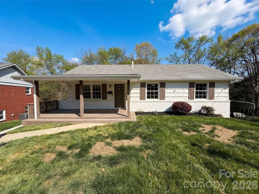 6621 Starcrest Drive, Charlotte, NC 28210.  MLS# CAR4364053, YatesRealty ID 39253. 