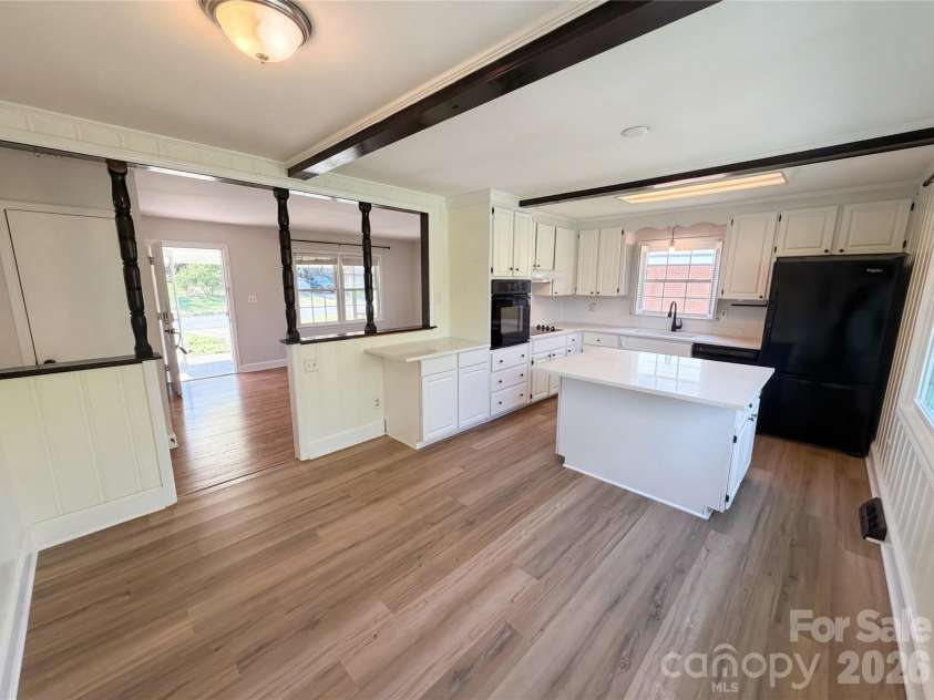 6621 Starcrest Drive, Charlotte, NC 28210.  MLS# CAR4364053, YatesRealty ID 39253. 