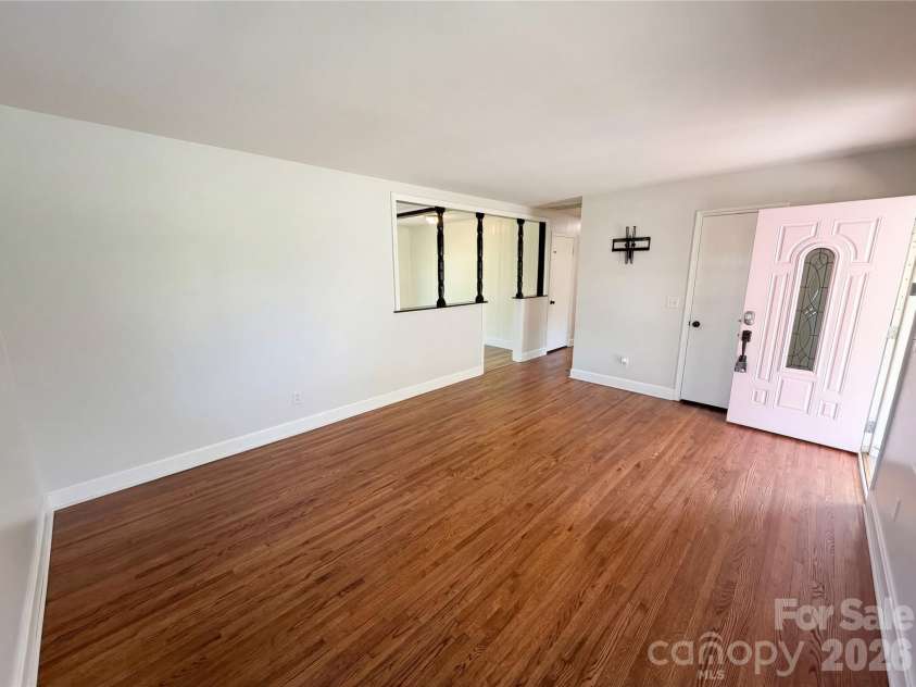 6621 Starcrest Drive, Charlotte, NC 28210.  MLS# CAR4364053, YatesRealty ID 39253. 
