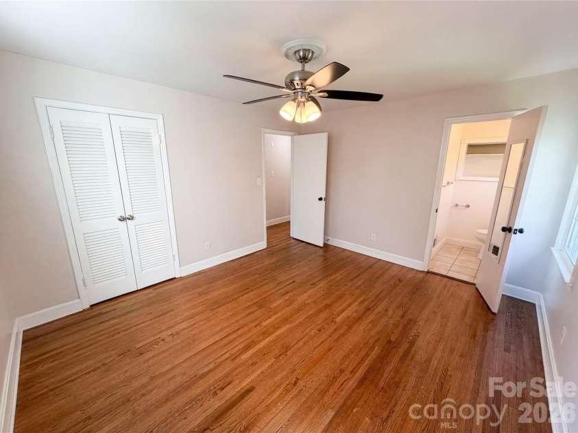 6621 Starcrest Drive, Charlotte, NC 28210.  MLS# CAR4364053, YatesRealty ID 39253. 