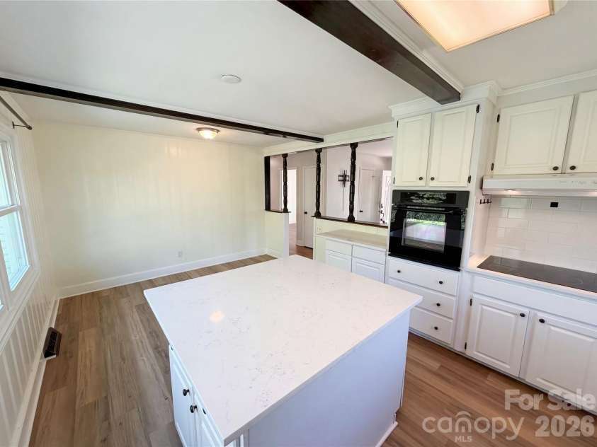 6621 Starcrest Drive, Charlotte, NC 28210.  MLS# CAR4364053, YatesRealty ID 39253. 