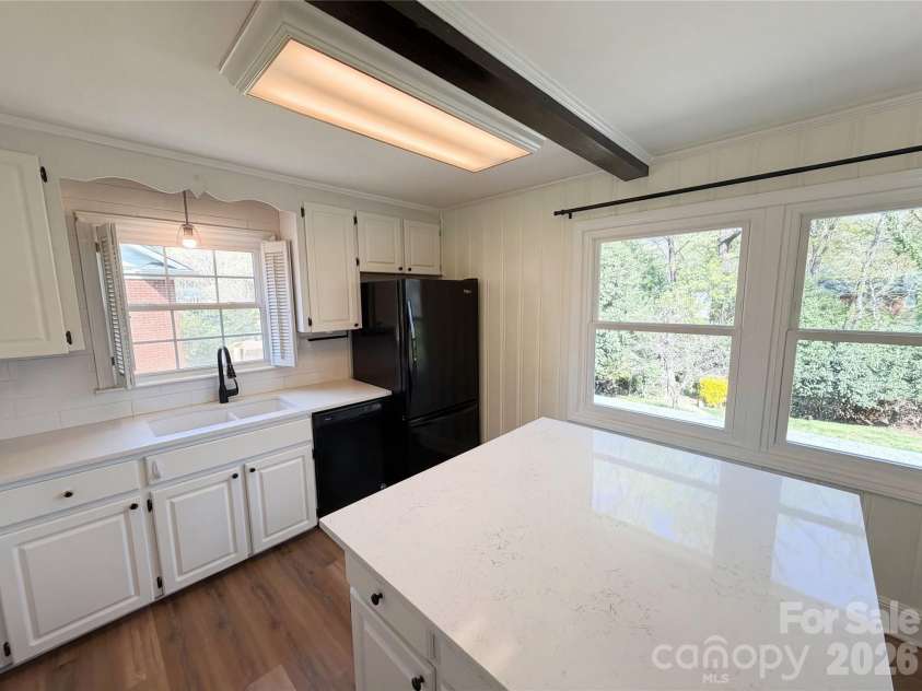 6621 Starcrest Drive, Charlotte, NC 28210.  MLS# CAR4364053, YatesRealty ID 39253. 