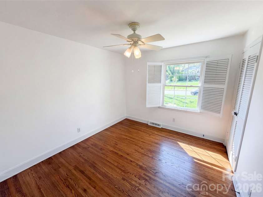 6621 Starcrest Drive, Charlotte, NC 28210.  MLS# CAR4364053, YatesRealty ID 39253. 