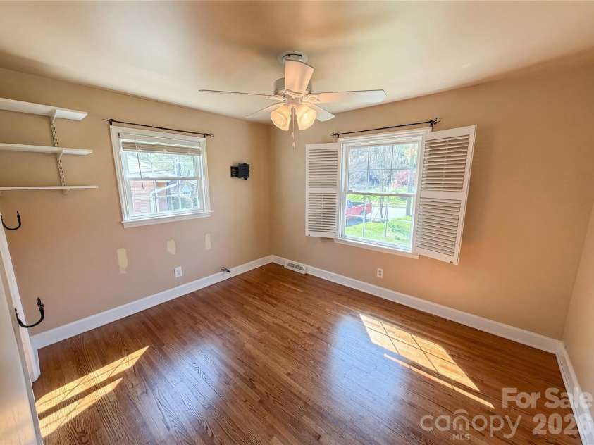 6621 Starcrest Drive, Charlotte, NC 28210.  MLS# CAR4364053, YatesRealty ID 39253. 
