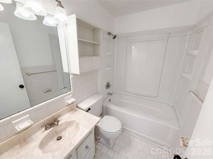 6621 Starcrest Drive, Charlotte, NC 28210.  MLS# CAR4364053, YatesRealty ID 39253. 