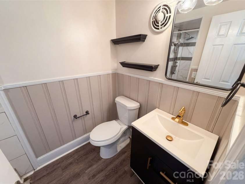 6621 Starcrest Drive, Charlotte, NC 28210.  MLS# CAR4364053, YatesRealty ID 39253. 