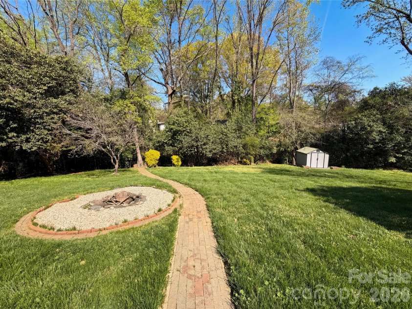 6621 Starcrest Drive, Charlotte, NC 28210.  MLS# CAR4364053, YatesRealty ID 39253. 