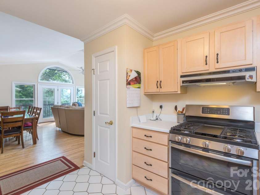 275 Allen Mountain Drive, Black Mountain, NC 28711.  MLS# CAR4403183, YatesRealty ID 39255. 