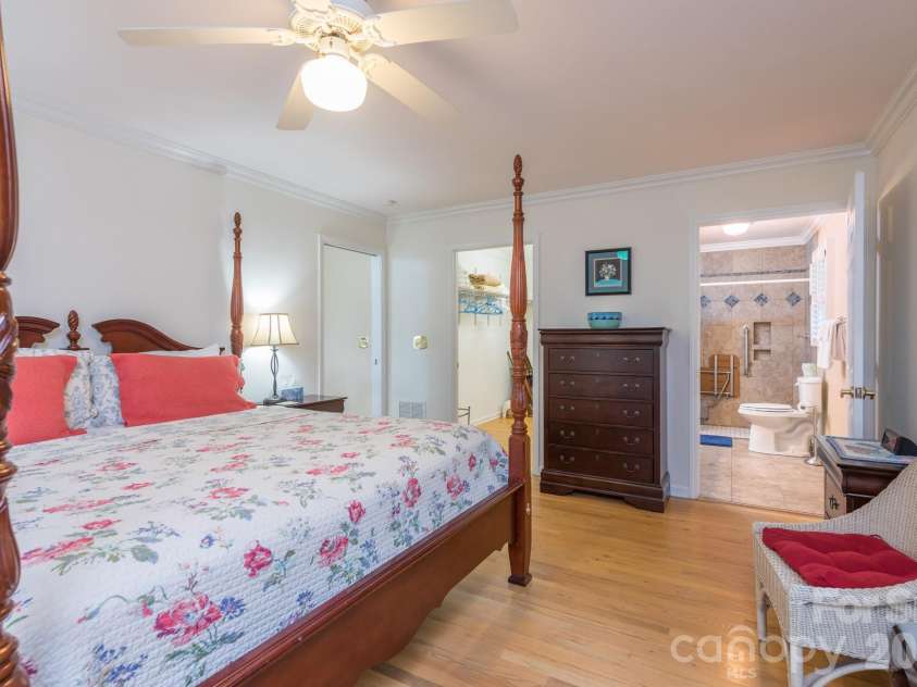 275 Allen Mountain Drive, Black Mountain, NC 28711.  MLS# CAR4403183, YatesRealty ID 39255. 