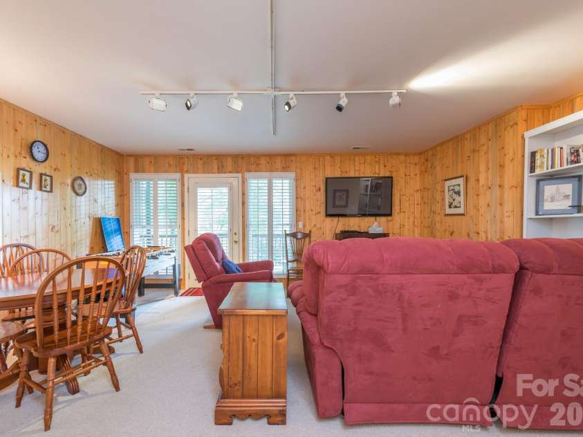 275 Allen Mountain Drive, Black Mountain, NC 28711.  MLS# CAR4403183, YatesRealty ID 39255. 