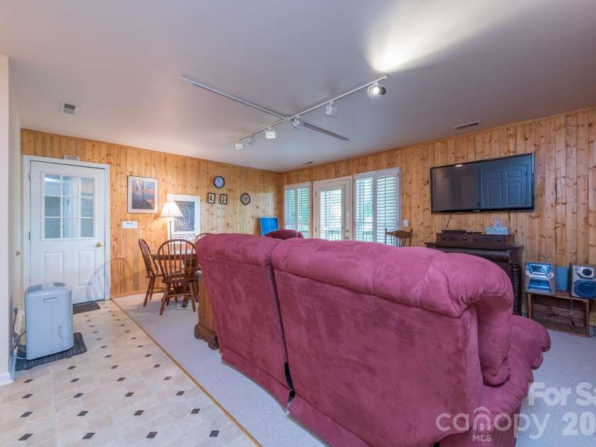 275 Allen Mountain Drive, Black Mountain, NC 28711.  MLS# CAR4403183, YatesRealty ID 39255. 