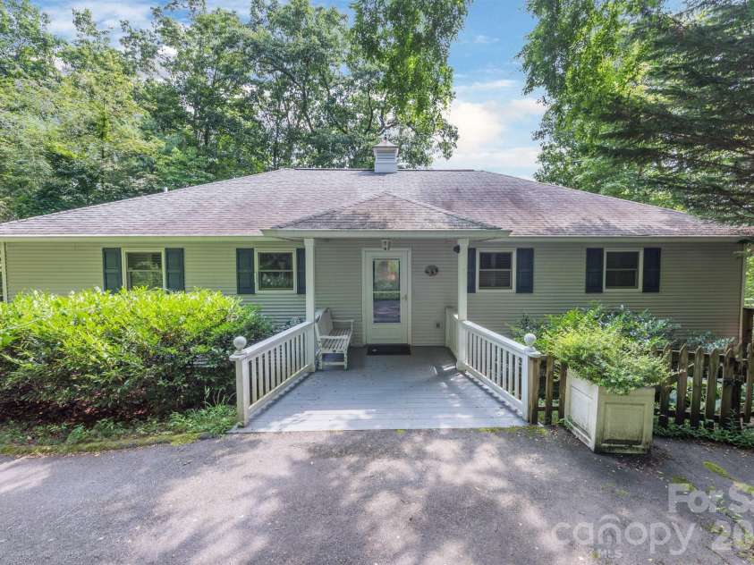 275 Allen Mountain Drive, Black Mountain, NC 28711.  MLS# CAR4403183, YatesRealty ID 39255. 