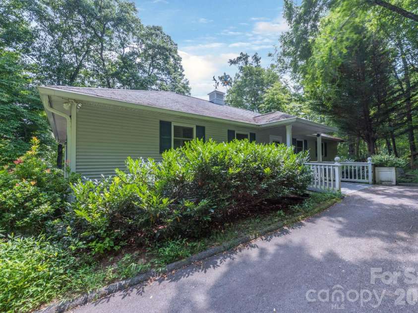 275 Allen Mountain Drive, Black Mountain, NC 28711.  MLS# CAR4403183, YatesRealty ID 39255. 