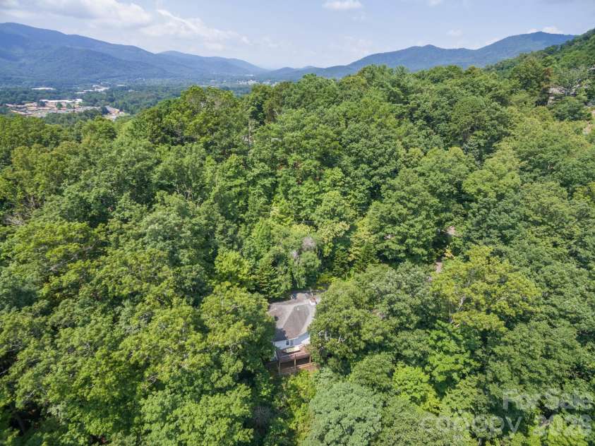 275 Allen Mountain Drive, Black Mountain, NC 28711.  MLS# CAR4403183, YatesRealty ID 39255. 